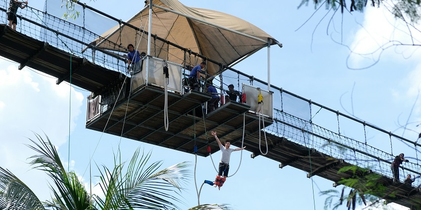 Altopiano di Asiago guarantees an unforgettable experience of couple bungee jumping