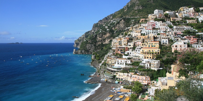 One of the best beach wedding destinations in the world, Amalfi Coast boasts breathtaking views.