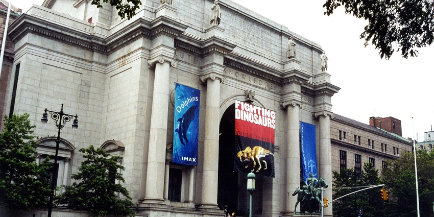 The entrance of the American Museum of Natural History , one of the best animal museums.