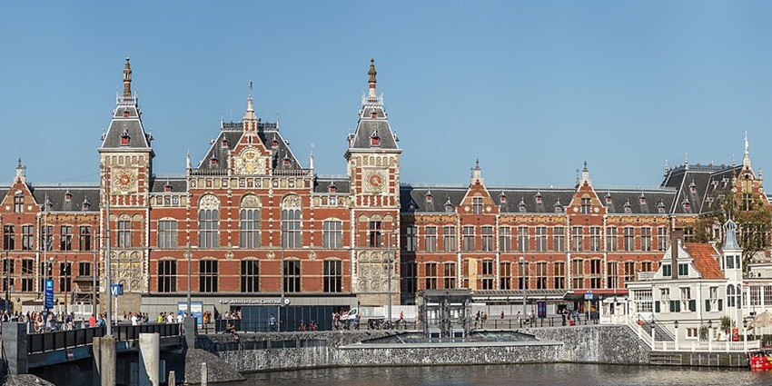 A picturesque city with charming canals, world-class museums, and a vibrant cycling culture