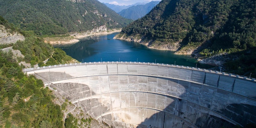 A dam similar to Aner Dam, a peaceful place with water, greenery, and relaxing atmosphere.