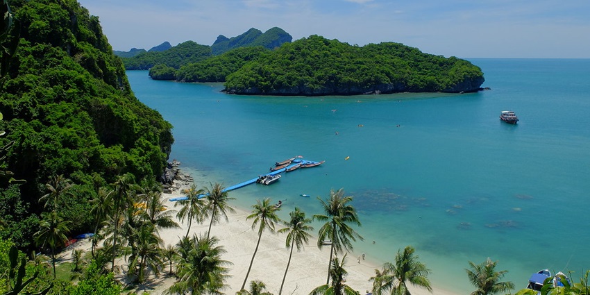 Discover Ang Thong Marine Park, an archipelago of limestone islands and emerald lagoons.