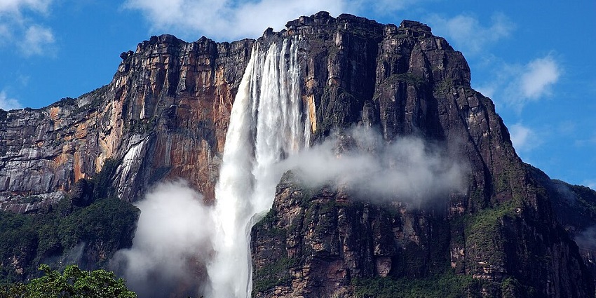 The world’s tallest and among the most popular waterfalls, surrounded by misty clouds and lush rainforest landscapes.