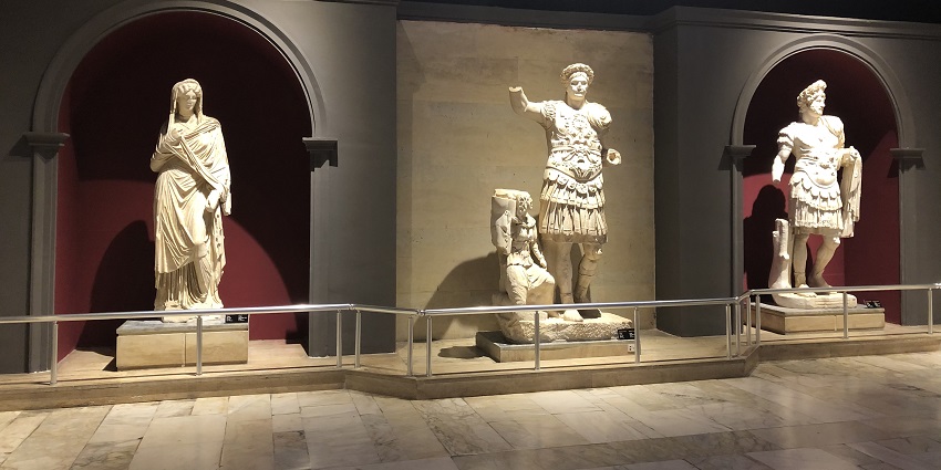 A picture of an ancient Roman statue displayed in the Antalya Museum.