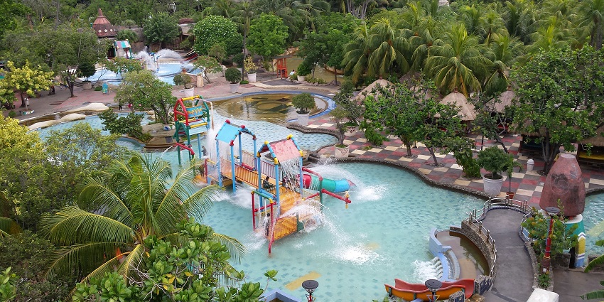 A lively and entertaining scene at one of the best adventure parks in Kolkata.