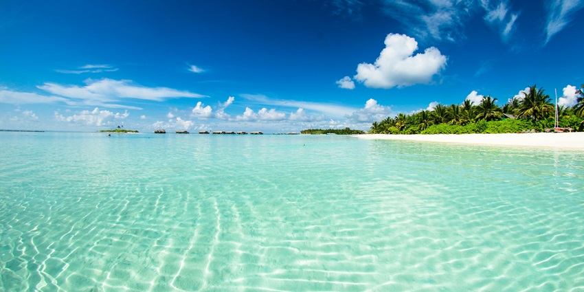 Clearwater sea with sandy shoreline of Arno atoll, one of th popular tourist attractions on Marshall Islands