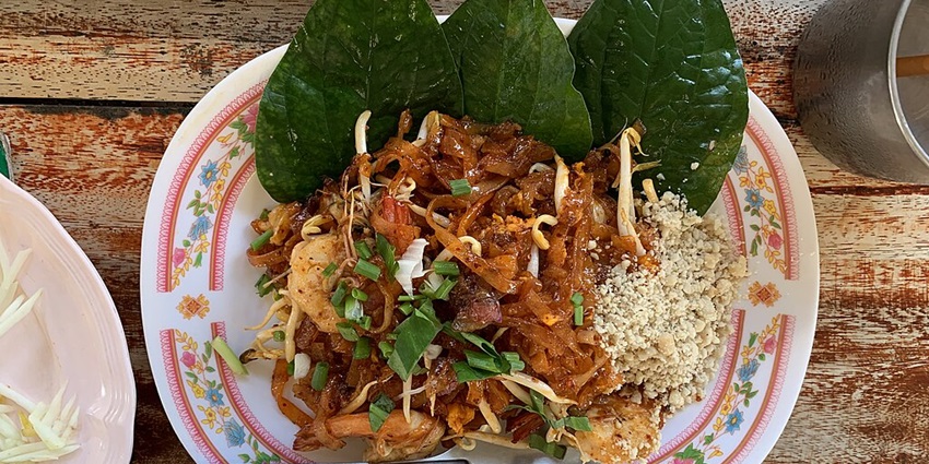 Aroon Po Chana is the go-to spot in Phuket for delicious roti pandan chicken curry.
