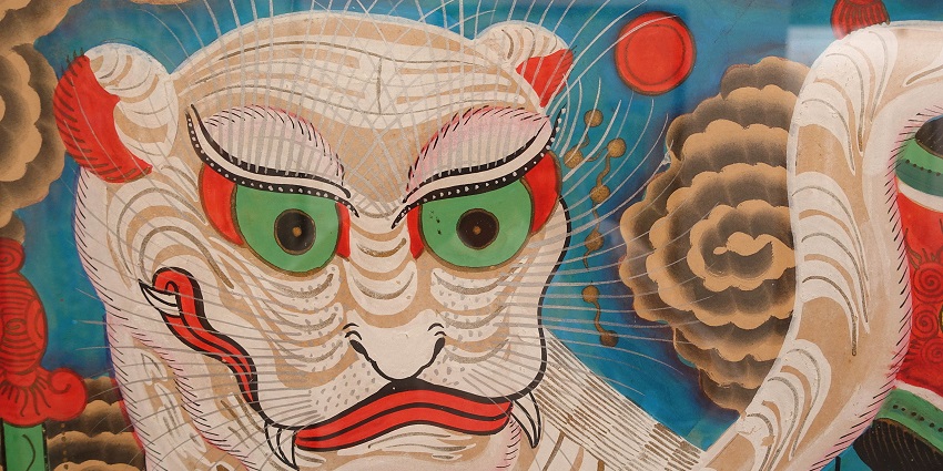 Be sure to discover local art at the Hoi An night market, where creativity meets culture.