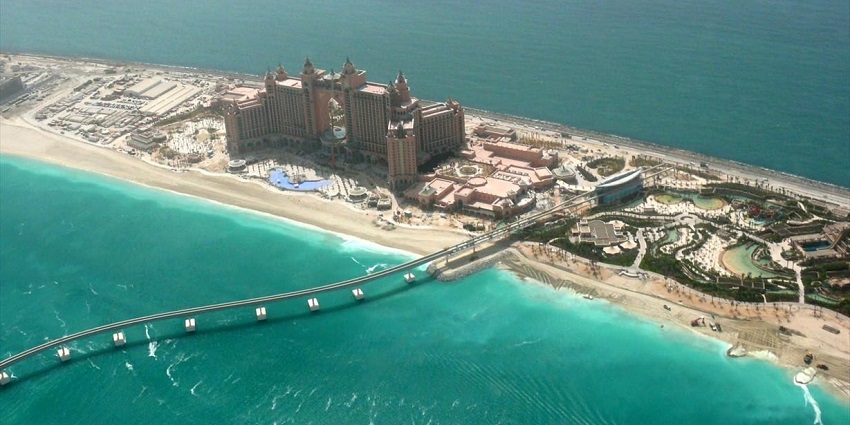 A scenic aerial image of Atlantis The Palm, a popular spot for parasailing in Dubai
