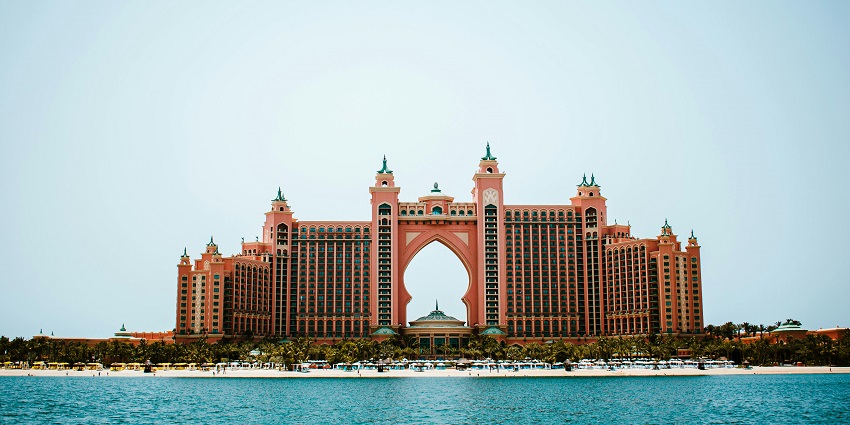 Luxurious resort near top sites for snorkeling in Fujairah waters.