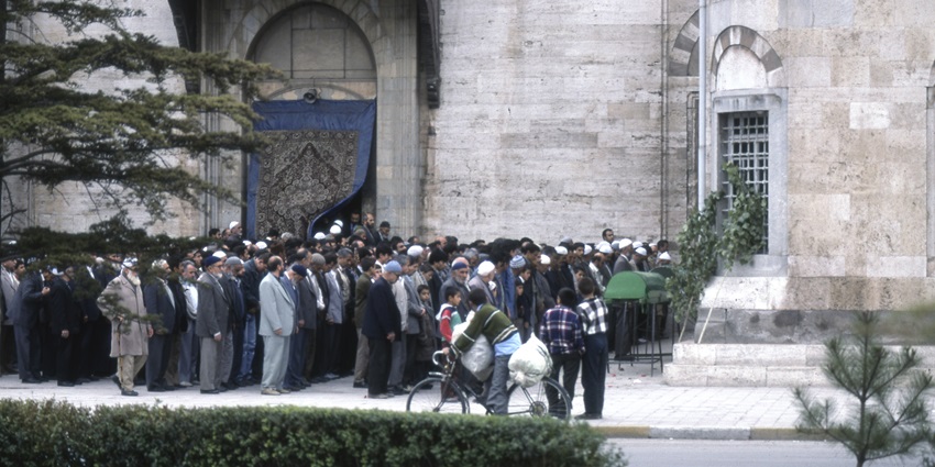 A picture of worshippers gathered outside Selimiye Mosque for prayer.