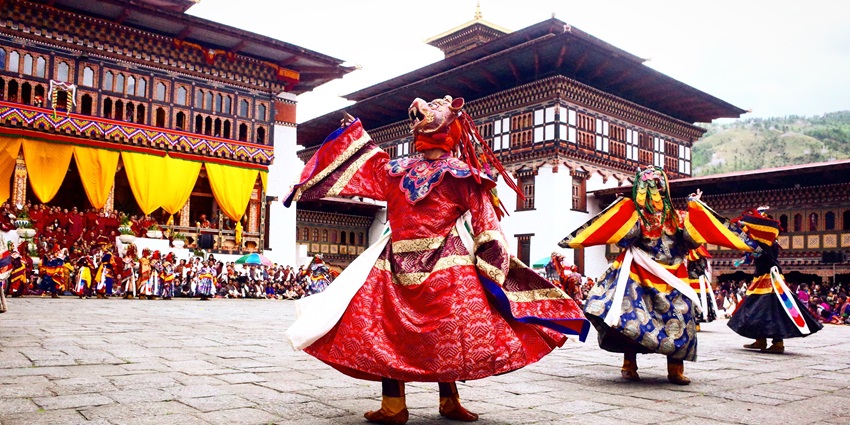 Attend Punakha Drubchen or Tshechu Festivals - one of the best things to do in Punakha.