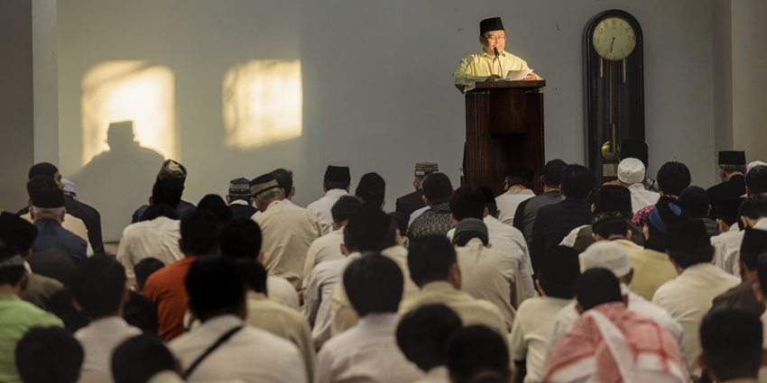 Things to do in Ramadan include participating in talks to deepen your understanding