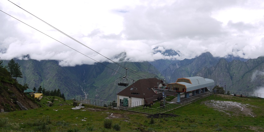 An image of Auli Ski Resort in summer, one of the best attractions near Badrinath
