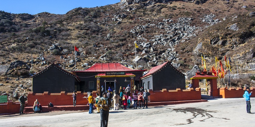 Baba Harbhajan Singh temple, one of the sites to visit near Changu lake in April