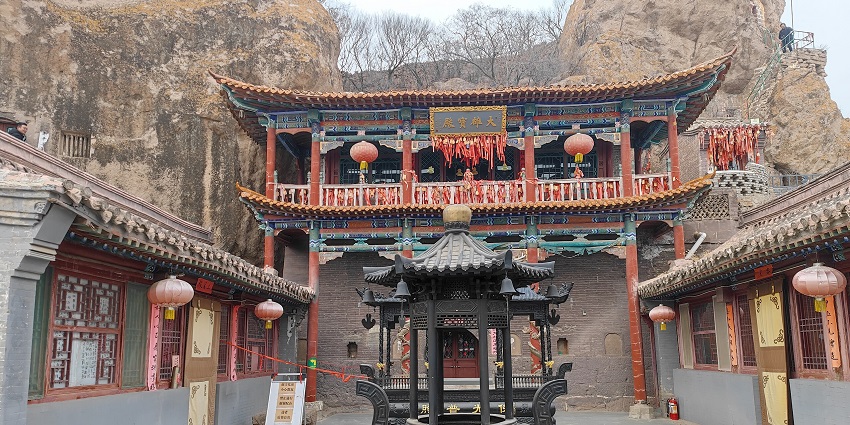 An image showing Xuanhua Bailin Temple, recognised as one of the top Tibetan monasteries