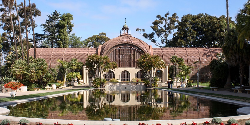 Romantic stroll through Balboa Park, the best place for Valentine's Day in San Diego.