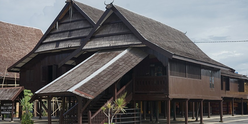 An image of Balla Lompoa Museum, one of the best places to visit in Makassar during your trip