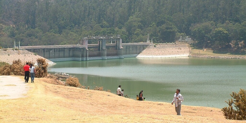 An image of the Banasura Sagar Dam near the Heart Lake in Wayanad for tourists.