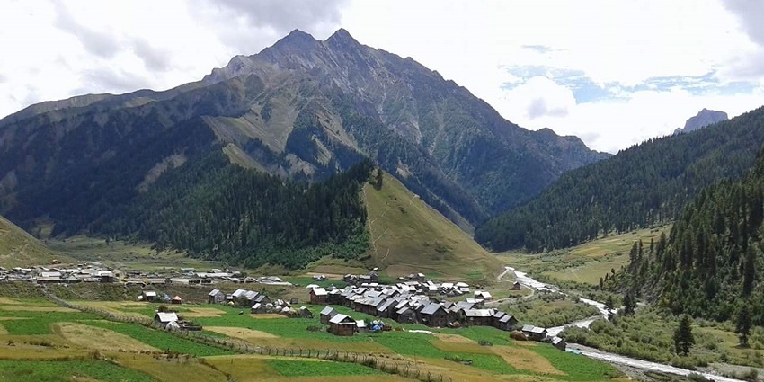 An image of a village named Baduab telail in Bandipora, a place to visit near Wular lake