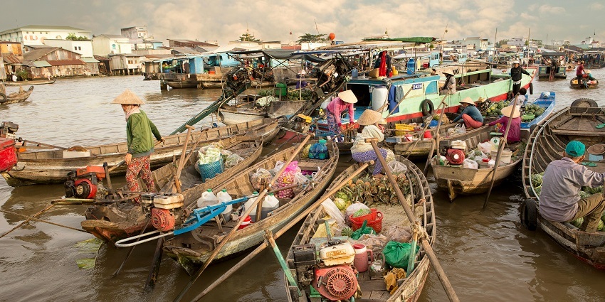 A view of Bang Khla Floating Market, one of the top floating markets in Bangkok.