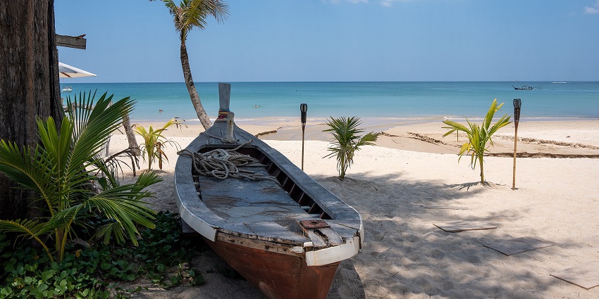 An image of Bang Tao Beach in Phuket, one of the best beaches for a peaceful retreat.