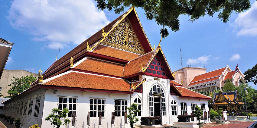 An image of the Bangkok National Museum, highlighting its Thai-style architecture and historic displays.