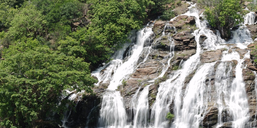 An image of Barachukki Falls in Karnataka, one of the best waterfalls in India.