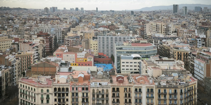An aerial view of the city of Barcelona, highlighting its housing and city planning