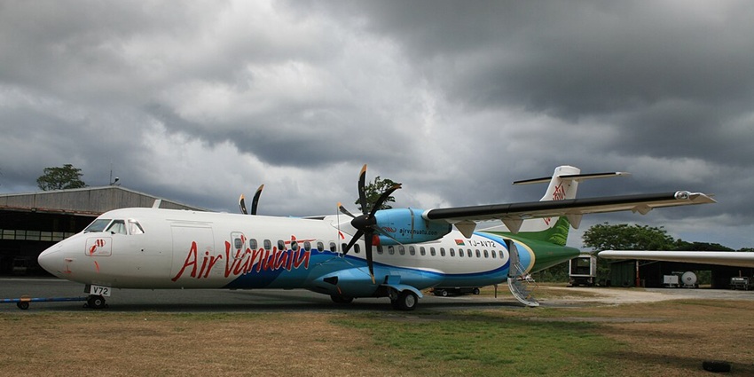 Air Vanuatu landed on the runway amidst lightning and extreme climatic conditions.
