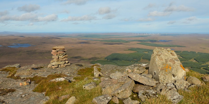 Ben Griam Beg offers stunning Scottish views, standing among the UK’s remote hill forts!