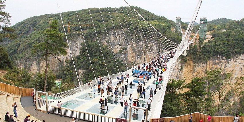 An image of the tourists at the Benxi Grand Canyon Glass Bridge in China