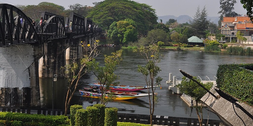 Cool weather with a scenic view from Kanchanaburi War Cemetery and the Kwai River Bridge.