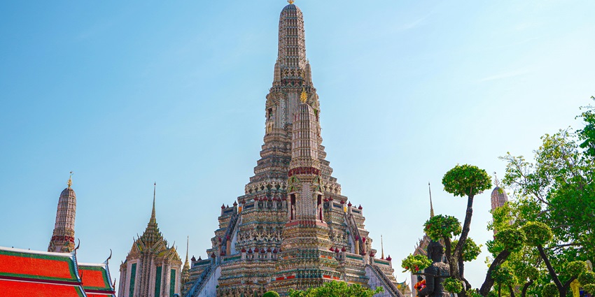 The best time to visit the temple is from November to February