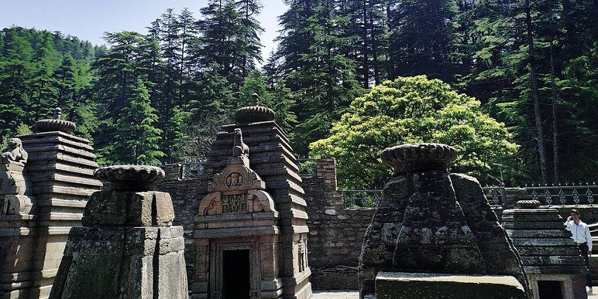 Pleasant weather conditions in the region of Jageshwar Temple