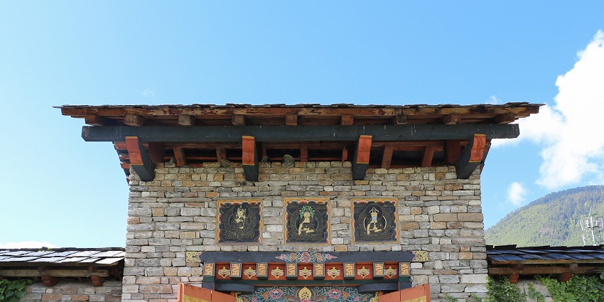The main entrance of the National Memorial Chorten, creating a peaceful and scenic atmosphere.
