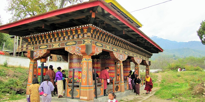 An image showing the courtyard of Kyichu Lhakhang temple, surrounded by visitors.