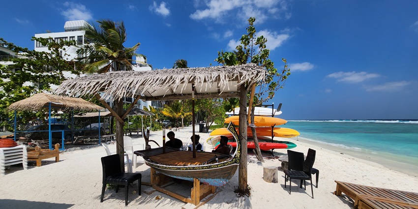 The best time to visit Hulhumalé beach, Male, Maldives is between November and April.