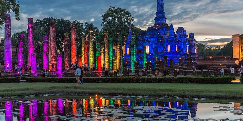 Laser lights and soft glows enhance Wat Mahathat’s beauty during the Sukhothai Historical Park’s night show.