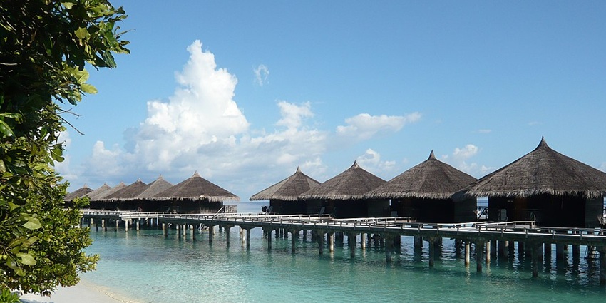 The best time to visit Kuramathi Island is between November and April.