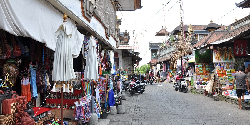 Vibrant stalls at the Ubud Art Market with handmade crafts, and Balinese souvenirs