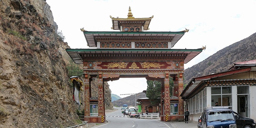 The best time to visit this gate for a memorable experience is months of March to May