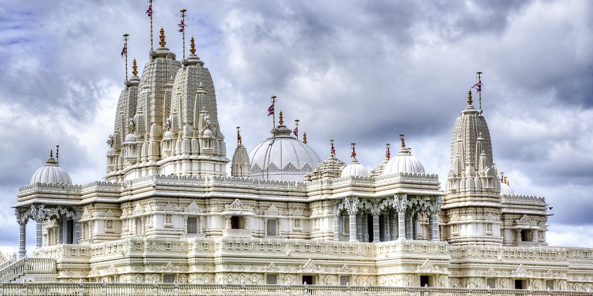 Inviting entrance of Gogaji Temple, a tranquil treasure in Hanumangarh.