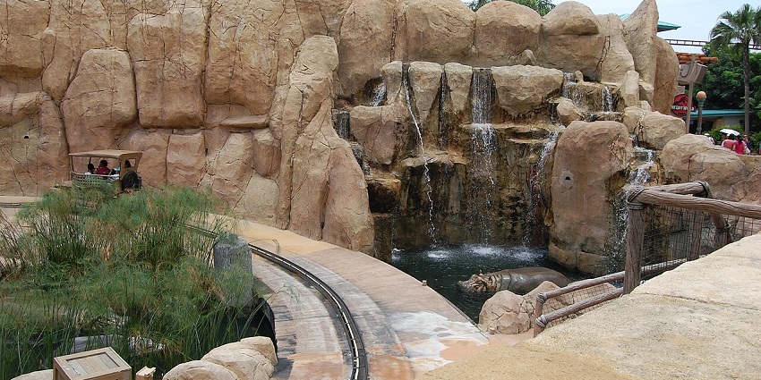 Treasure Hunters with a waterfall, a submerged hippopotamus, and a passing coaster