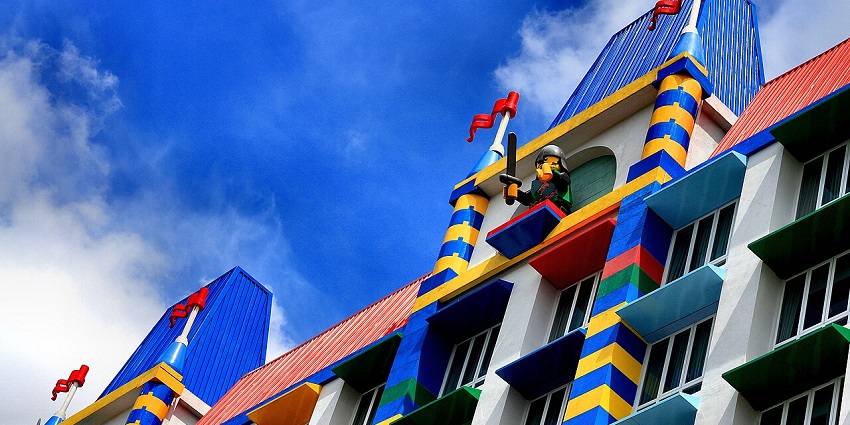 The best time to visit LEGOLAND Dubai is between October and March every year.
