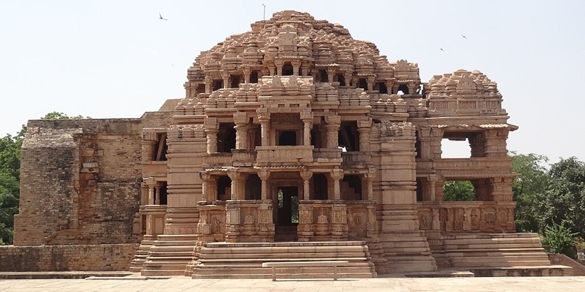 Panoramic view of the Sahastrabahu temple of Udaipur
