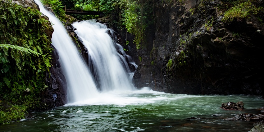 Gitgit Waterfall is stunning from April to October and is full of lush greenery and pleasant weather for exploration.