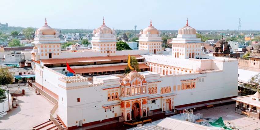Stunning facade of Ram Raja Temple in Madhya Pradesh, showcasing its intricate architecture.