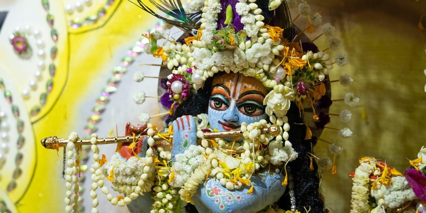 An image showing Krishna Chopda Pujan ritual performed during the Bestu Varas festival.