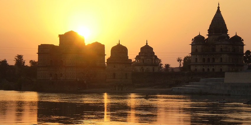 Stunning sunset over the Betwa River, a serene best place near Orchha Temple to visit.